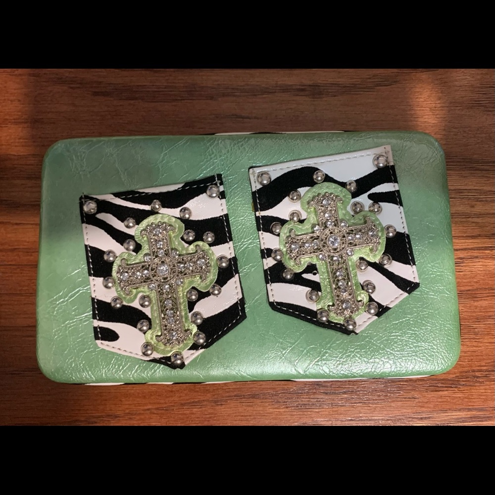 Cross pocket wallet